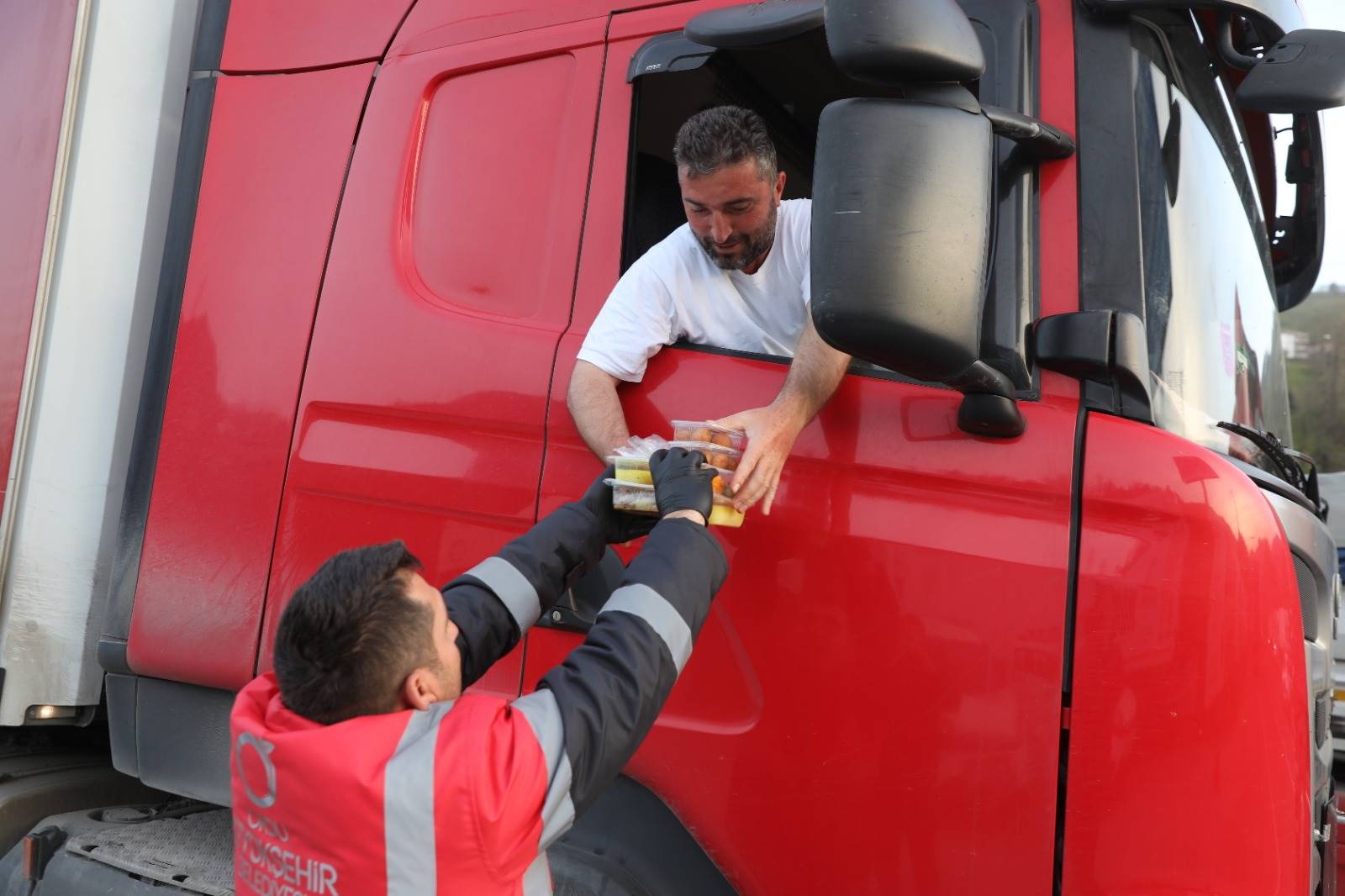 TIR ŞOFÖRLERİ İFTAR SAATİNİ ORDU’YA GÖRE AYARLIYOR